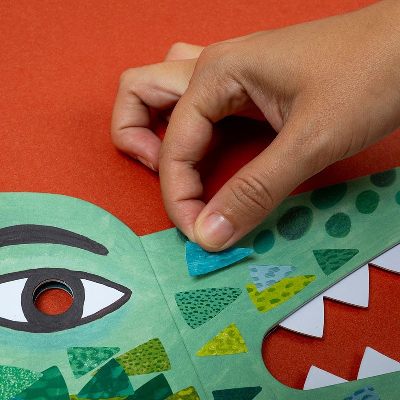 máscara de cocodrilo y pegatinas